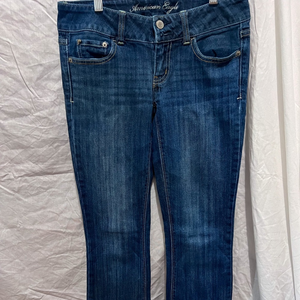Like new. American Eagle Artist Size 2